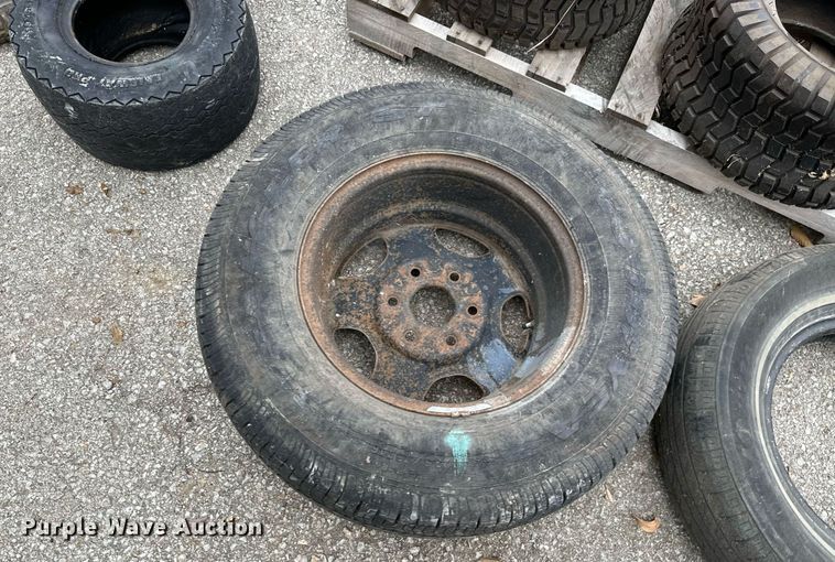 image for item NO9362 Tires and wheels