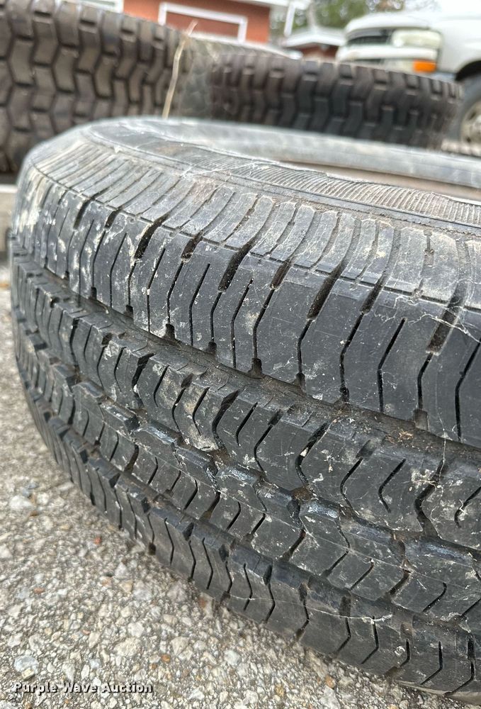 image for item NO9362 Tires and wheels