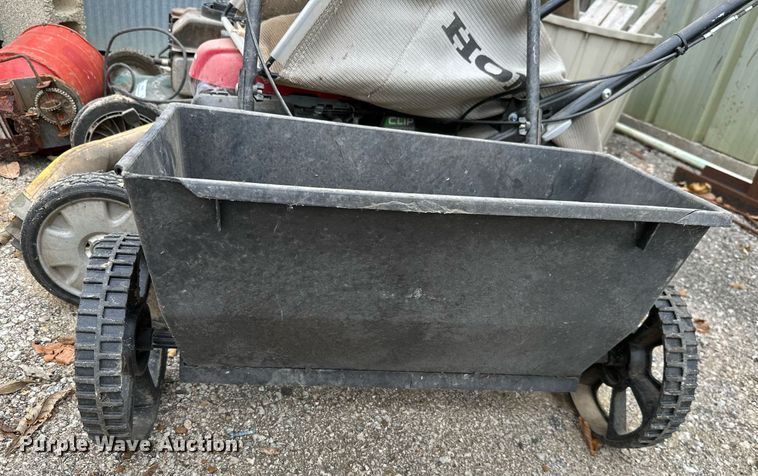 image for item NO9365 Lawn equipment