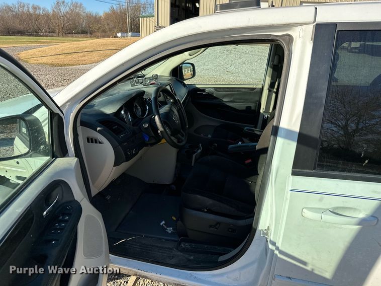 image for item NO9376 2017 Dodge Grand Caravan  van