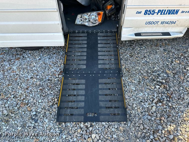 image for item NO9376 2017 Dodge Grand Caravan  van