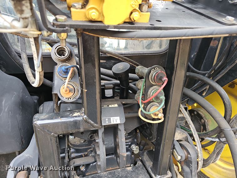 image for item NP9142 2009 John Deere 5101E MFWD tractor