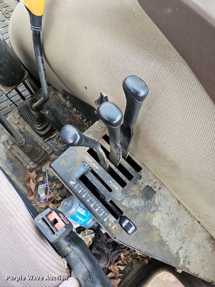 image for item NP9143 2009 John Deere 5101E MFWD tractor