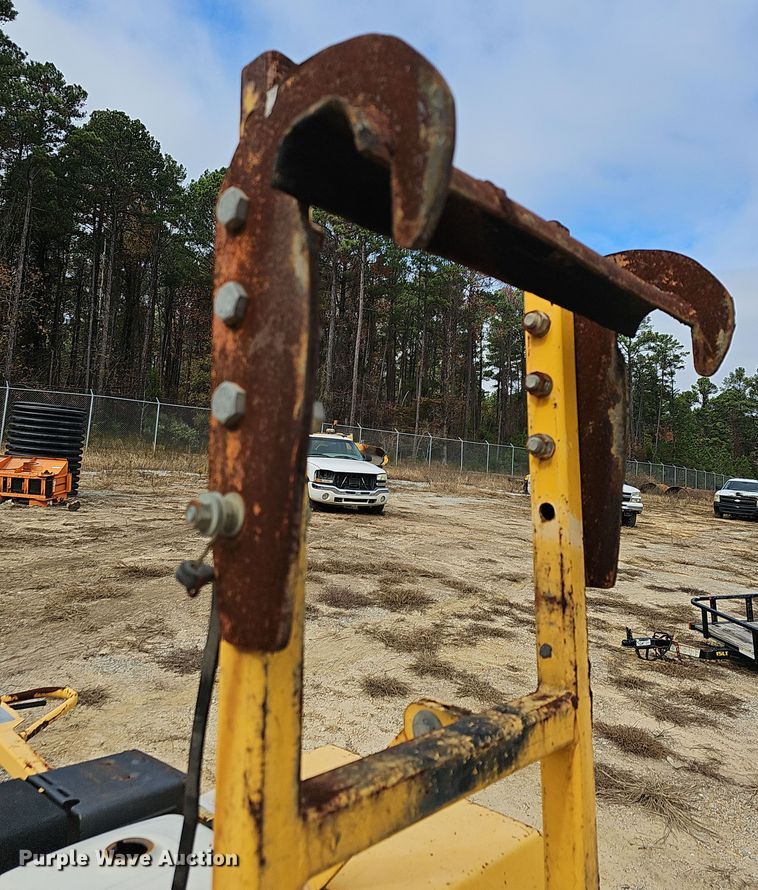 image for item NP9152 Multiquip V304EH11  compactor