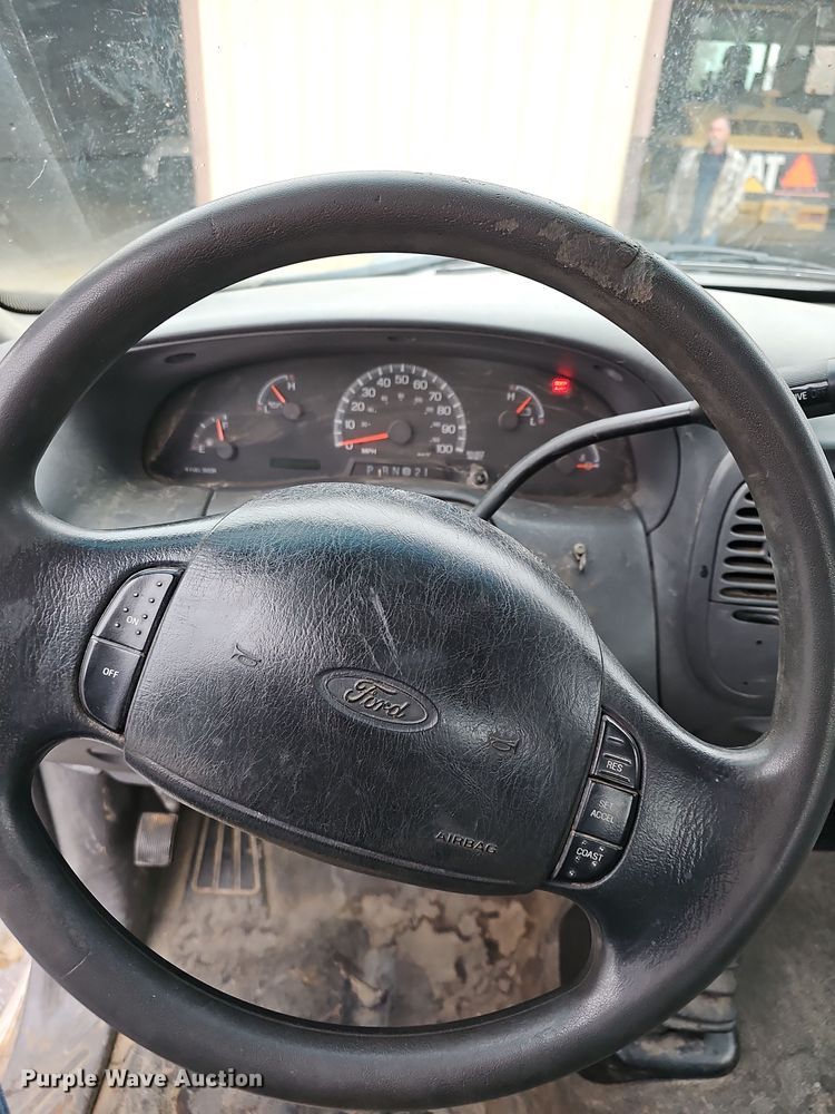 image for item NP9203 2002 Ford F150  SuperCab pickup truck