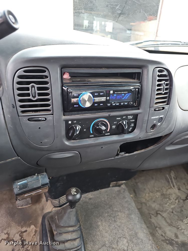 image for item NP9203 2002 Ford F150  SuperCab pickup truck