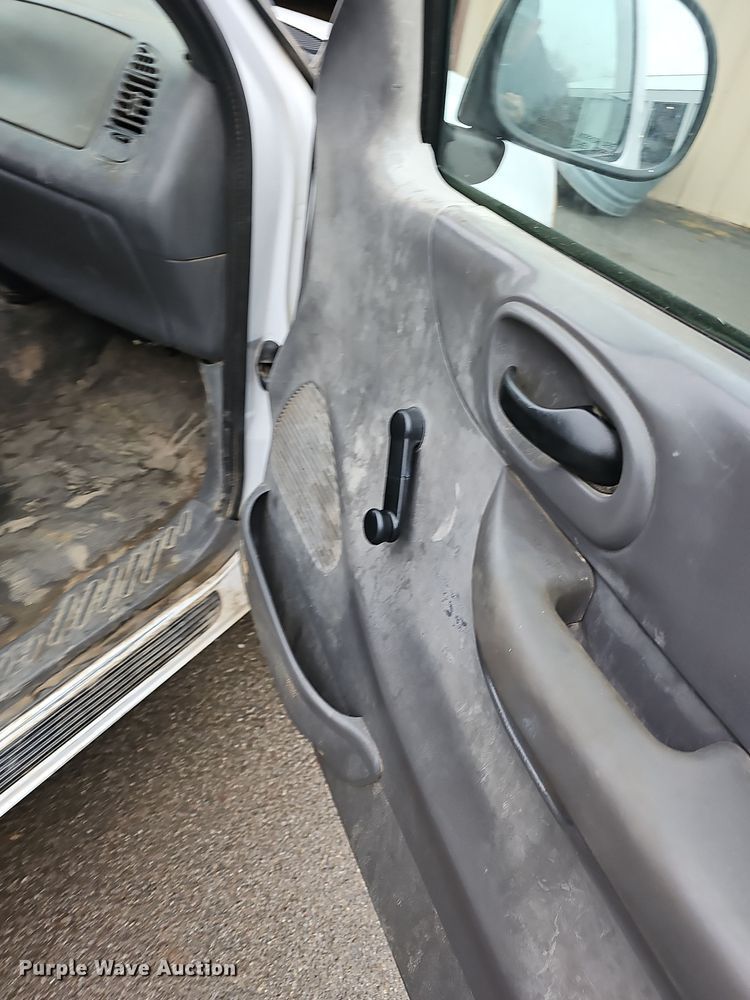 image for item NP9203 2002 Ford F150  SuperCab pickup truck