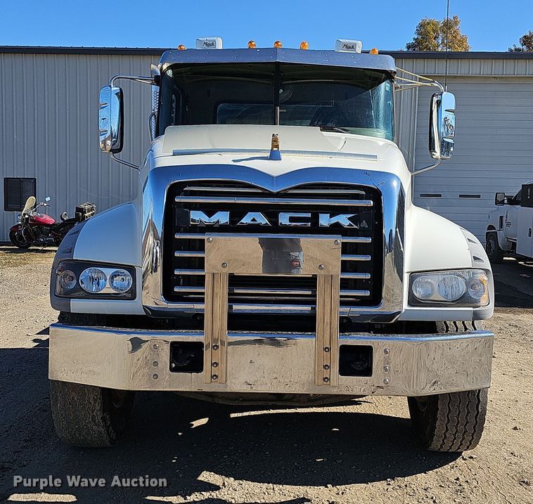 image for item NP9238 2014 Mack GU713  roll-off container truck