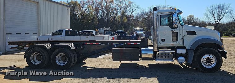 image for item NP9238 2014 Mack GU713  roll-off container truck