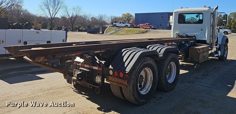 image for item NP9238 2014 Mack GU713  roll-off container truck