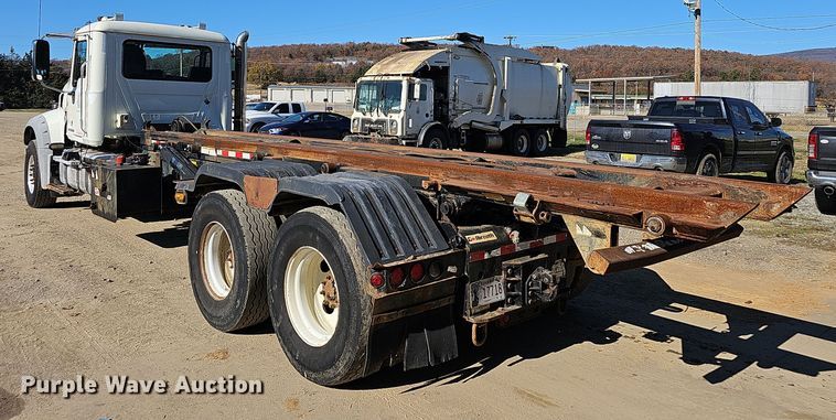 image for item NP9238 2014 Mack GU713  roll-off container truck
