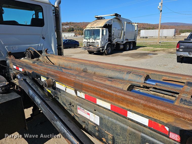 image for item NP9238 2014 Mack GU713  roll-off container truck