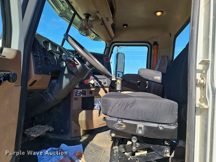 image for item NP9238 2014 Mack GU713  roll-off container truck