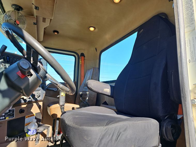 image for item NP9238 2014 Mack GU713  roll-off container truck