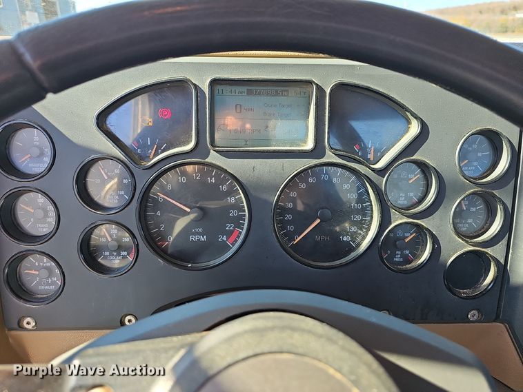 image for item NP9238 2014 Mack GU713  roll-off container truck