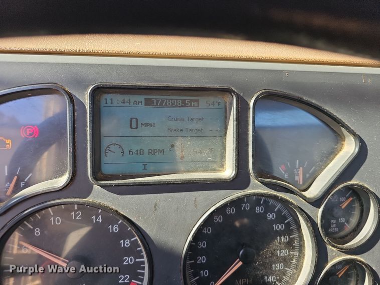 image for item NP9238 2014 Mack GU713  roll-off container truck