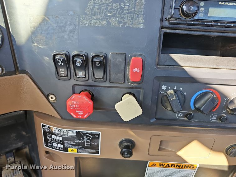 image for item NP9238 2014 Mack GU713  roll-off container truck