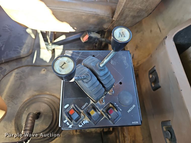 image for item NP9238 2014 Mack GU713  roll-off container truck