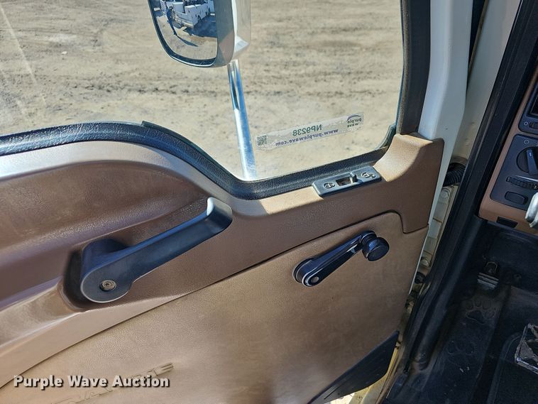 image for item NP9238 2014 Mack GU713  roll-off container truck