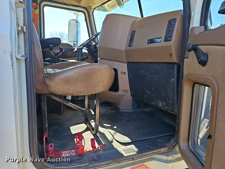 image for item NP9238 2014 Mack GU713  roll-off container truck