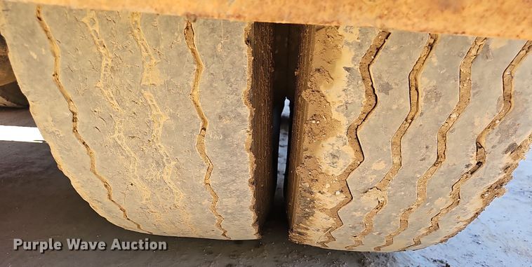 image for item NP9238 2014 Mack GU713  roll-off container truck