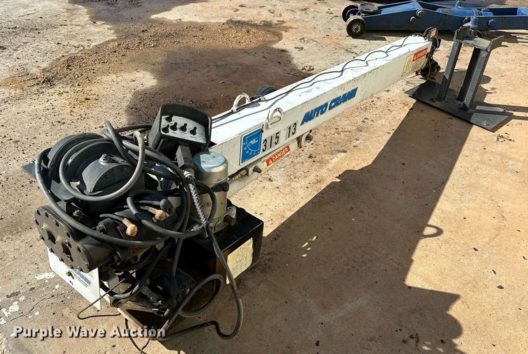 image for item NQ9514 Auto Crane DCG8R  truck mounted crane