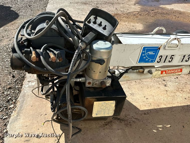 image for item NQ9514 Auto Crane DCG8R  truck mounted crane