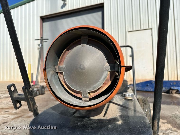 image for item NQ9516 Dayton 3VE51E  heater