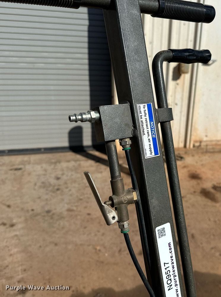 image for item NQ9517 (2) Gray TSL-50 floor jacks