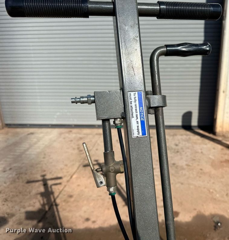 image for item NQ9517 (2) Gray TSL-50 floor jacks