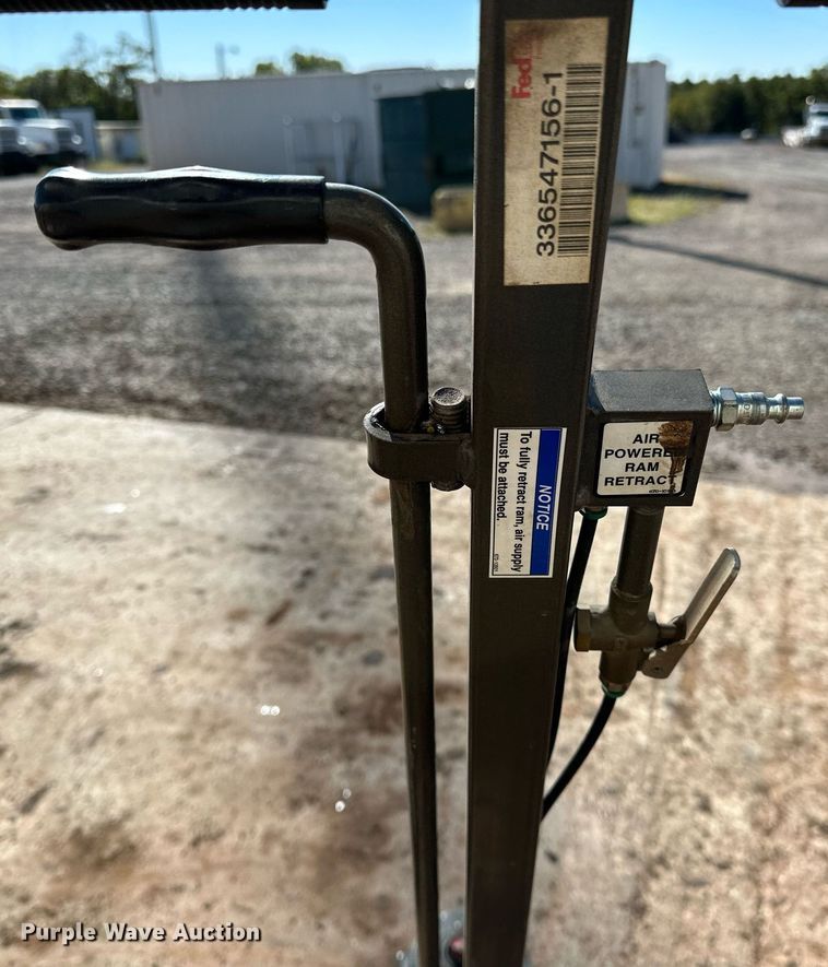 image for item NQ9517 (2) Gray TSL-50 floor jacks