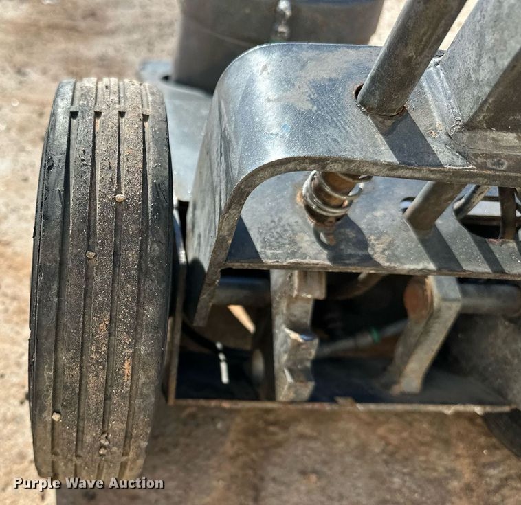 image for item NQ9517 (2) Gray TSL-50 floor jacks