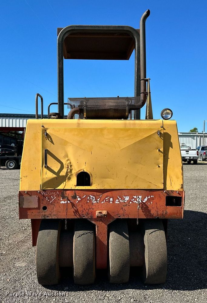 image for item NQ9520 1998 Dynapac CP132  pneumatic roller