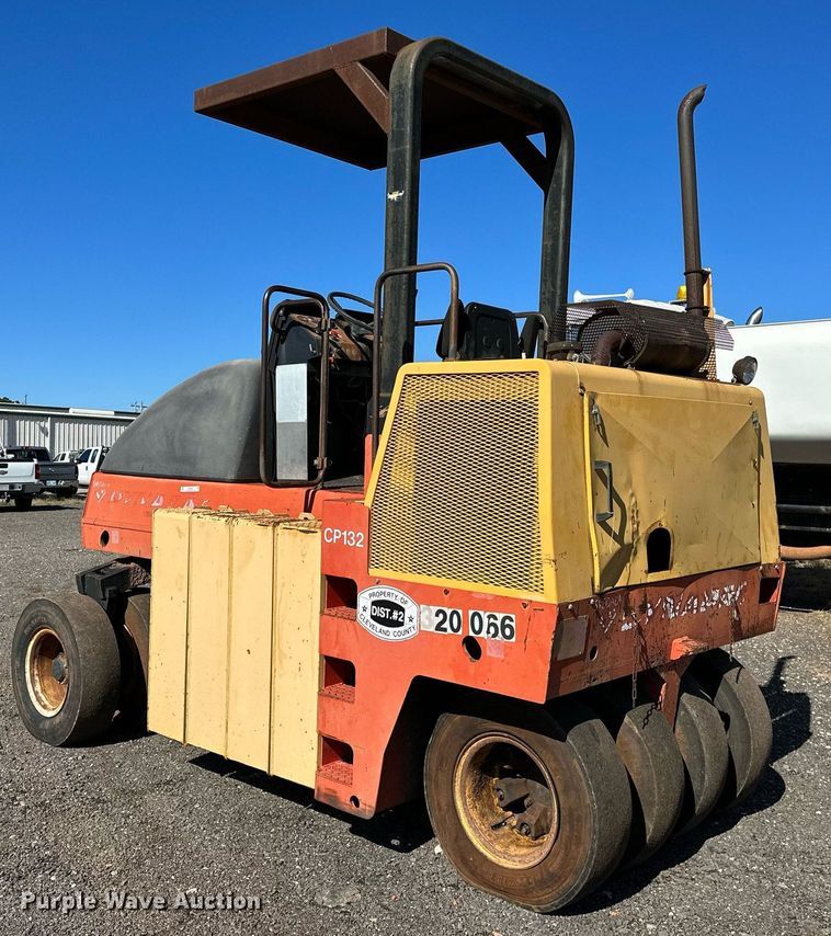 image for item NQ9520 1998 Dynapac CP132  pneumatic roller