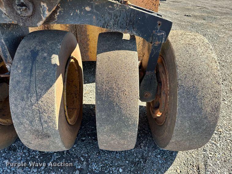 image for item NQ9520 1998 Dynapac CP132  pneumatic roller