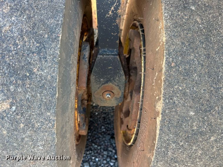 image for item NQ9520 1998 Dynapac CP132  pneumatic roller