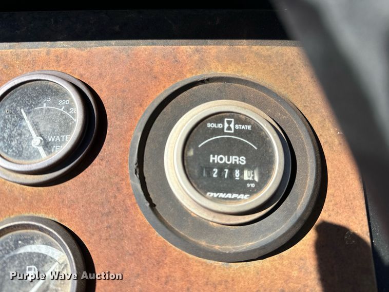 image for item NQ9520 1998 Dynapac CP132  pneumatic roller