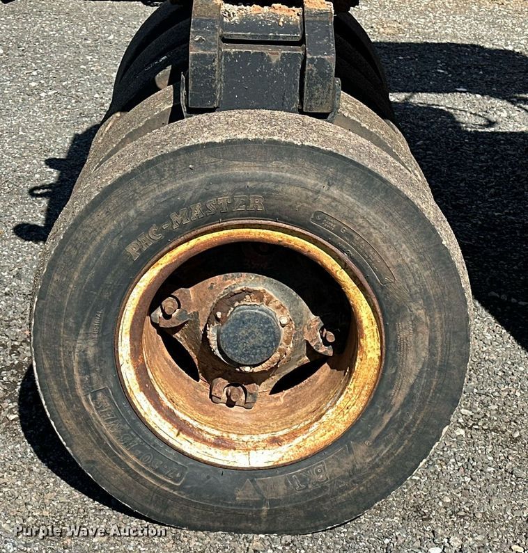 image for item NQ9520 1998 Dynapac CP132  pneumatic roller