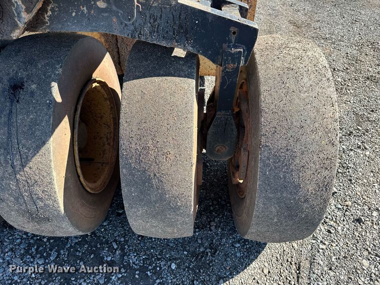 image for item NQ9520 1998 Dynapac CP132  pneumatic roller