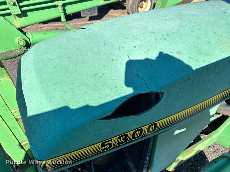 image for item NQ9527 1996 John Deere 5300  MFWD tractor