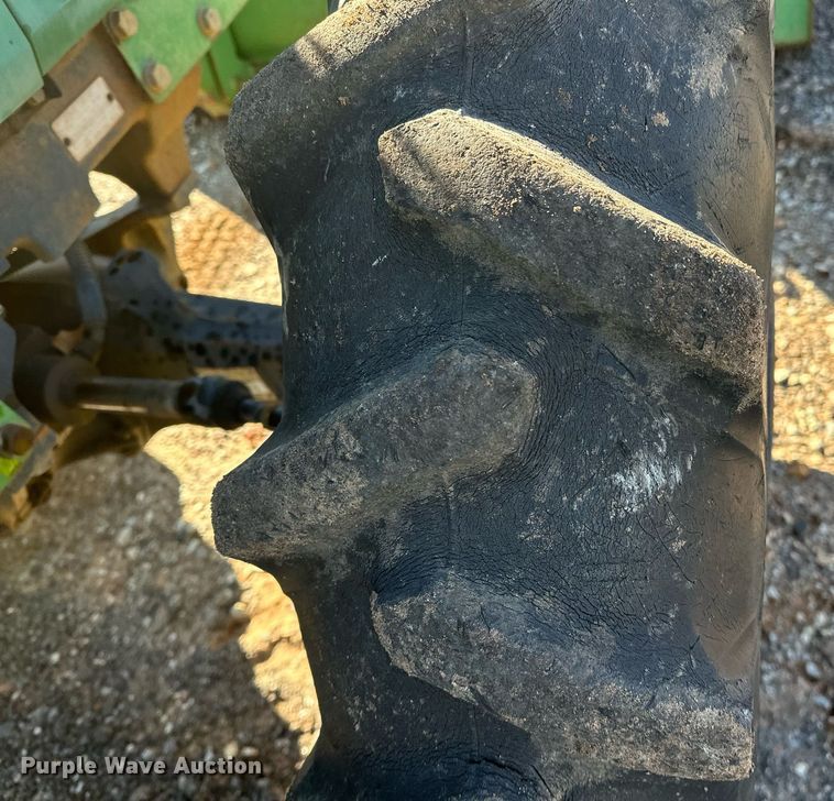 image for item NQ9527 1996 John Deere 5300  MFWD tractor