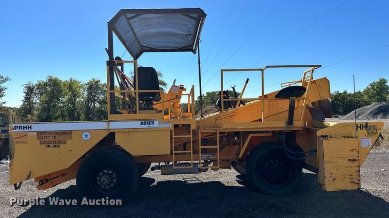 image for item NQ9528 2004 Rosco SPRHH  chip spreader