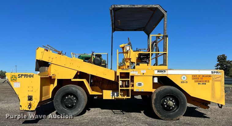 image for item NQ9528 2004 Rosco SPRHH  chip spreader