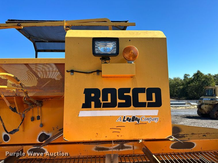 image for item NQ9528 2004 Rosco SPRHH  chip spreader