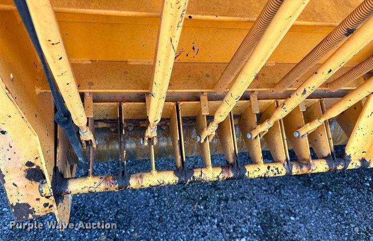 image for item NQ9528 2004 Rosco SPRHH  chip spreader