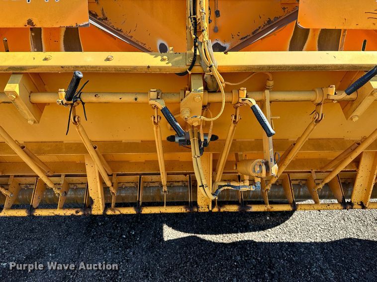 image for item NQ9528 2004 Rosco SPRHH  chip spreader