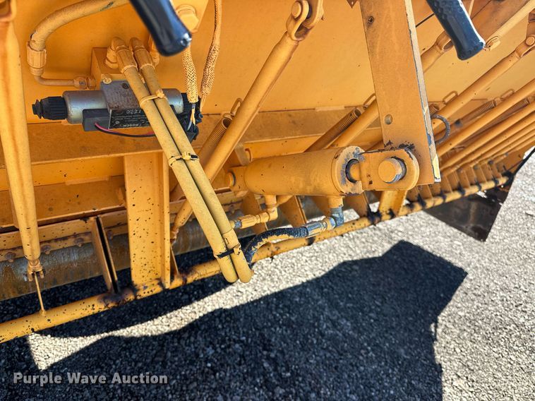 image for item NQ9528 2004 Rosco SPRHH  chip spreader