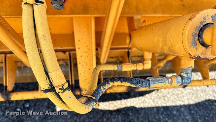 image for item NQ9528 2004 Rosco SPRHH  chip spreader