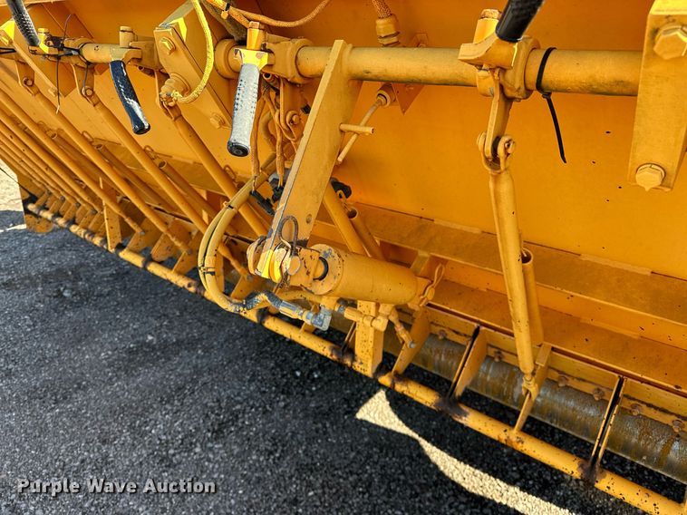 image for item NQ9528 2004 Rosco SPRHH  chip spreader