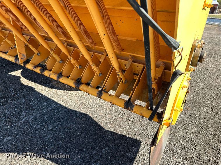 image for item NQ9528 2004 Rosco SPRHH  chip spreader